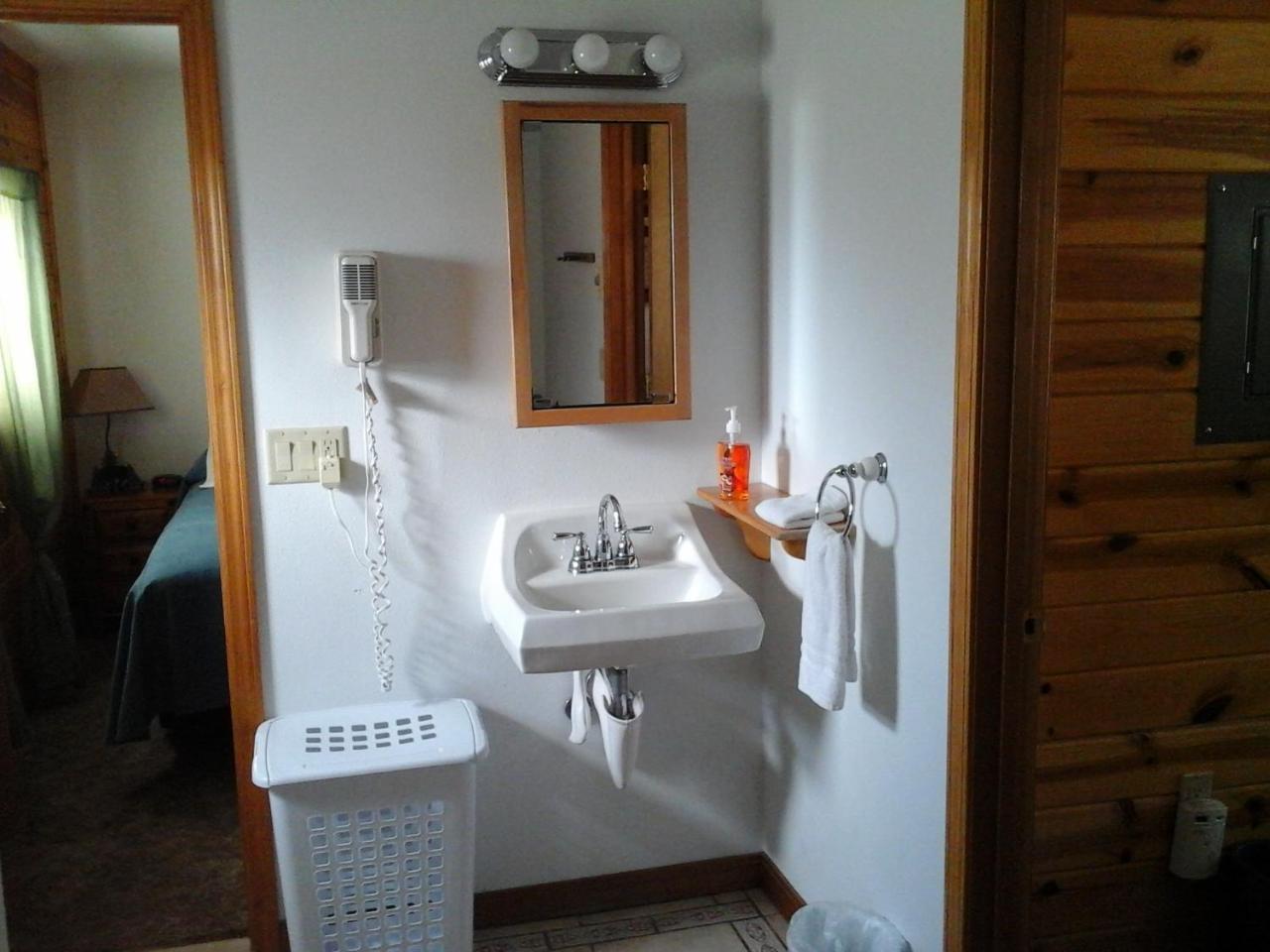 River Bend Motel Llc Spray Екстериор снимка